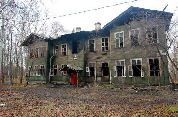 Горевший в ноябре старый дом на улице Чекистов, 9, снесут - «Свежие новости строительства»