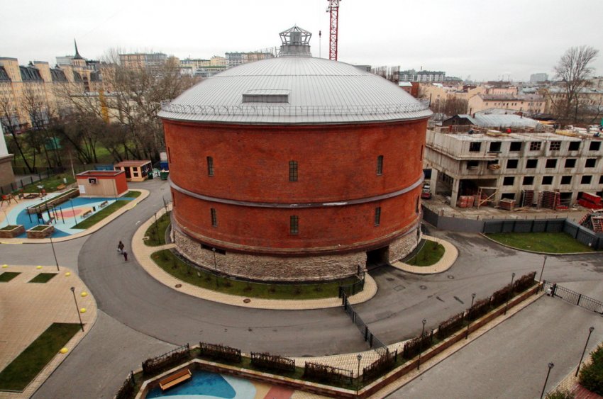 В газгольдере XIX века на Заозерной улице заработал паркинг - «Свежие новости строительства»