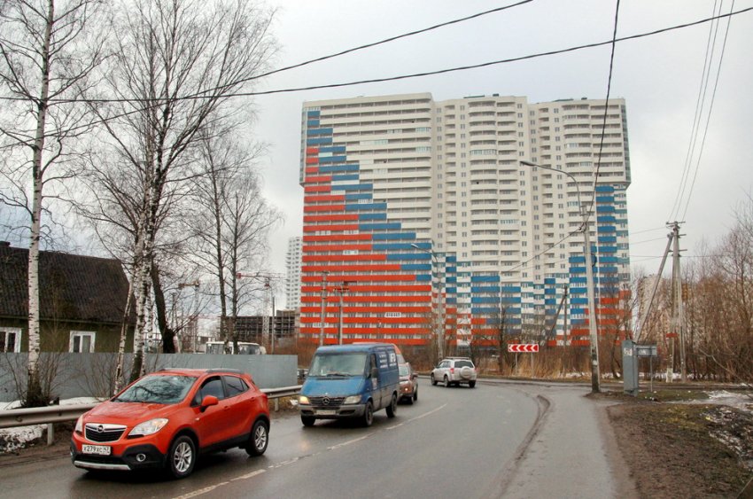 В Шушарах достроили жилой дом с флагом России на фасадах - «Свежие новости строительства»