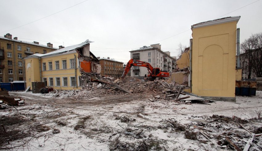 На углу Малого проспекта и улицы Беринга сносят детский сад - «Свежие новости строительства»