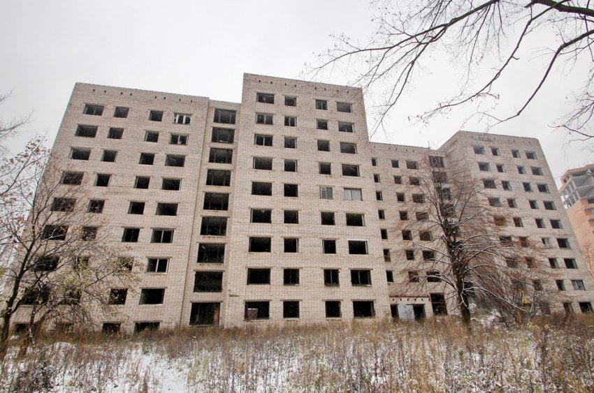 На Двинской улице снесли аварийное общежитие - «Свежие новости строительства»