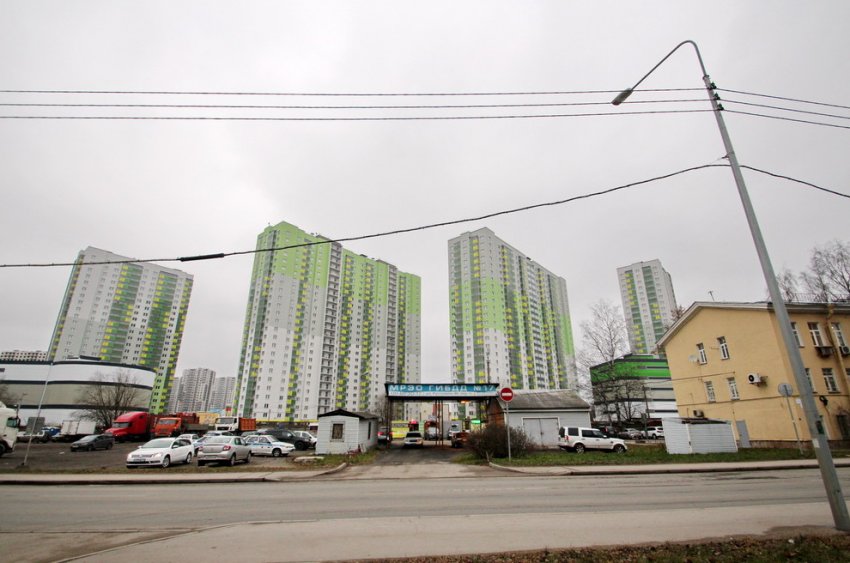 Возле Богословского кладбища построили жилой комплекс зеленого цвета - «Свежие новости строительства»