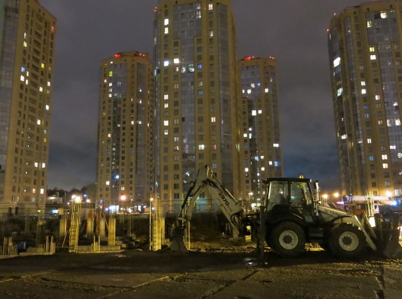 На улице Композиторов началась стройка начальной школы - «Свежие новости строительства»