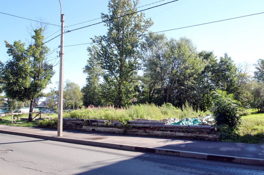 КГИОП разрешал снести деревянный памятник на Михайловской в Ломоносове - «Свежие новости строительства»