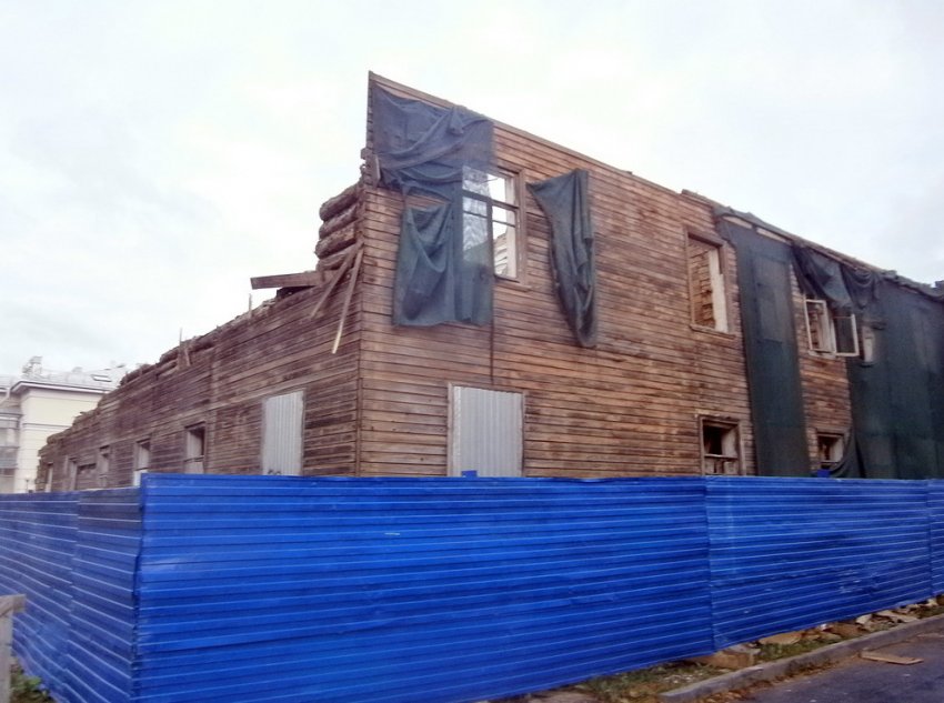 В Павловске на улице Первого Мая начали ломать дореволюционный дом - «Свежие новости строительства»