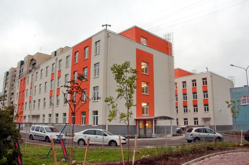 Во дворах на Московской улице в Колпине возвели поликлинику - «Свежие новости строительства»