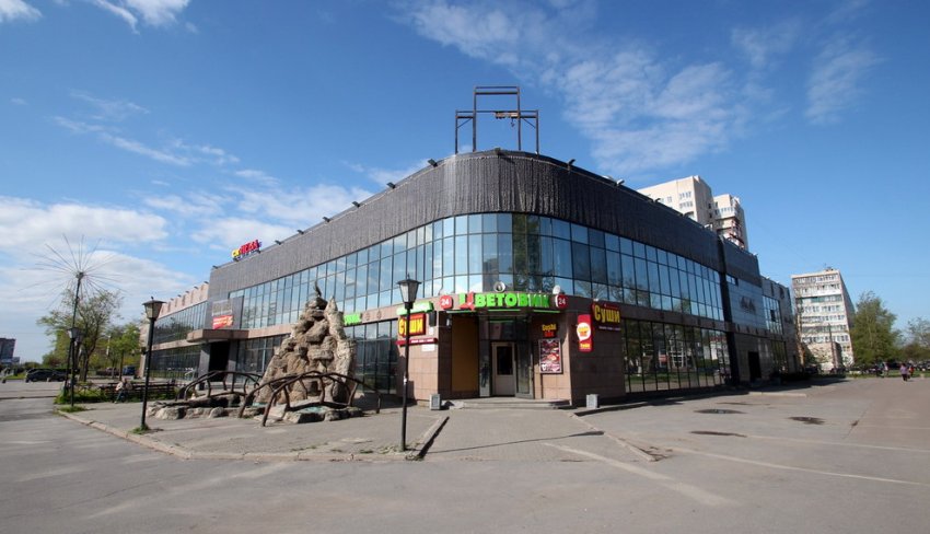 Самовольный торговый центр на улице Слуцкой в Колпине готовят к сносу - «Свежие новости строительства»