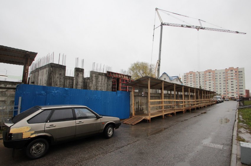 На Пушкинской улице в Шушарах незаконно строят звонницу - «Свежие новости строительства»