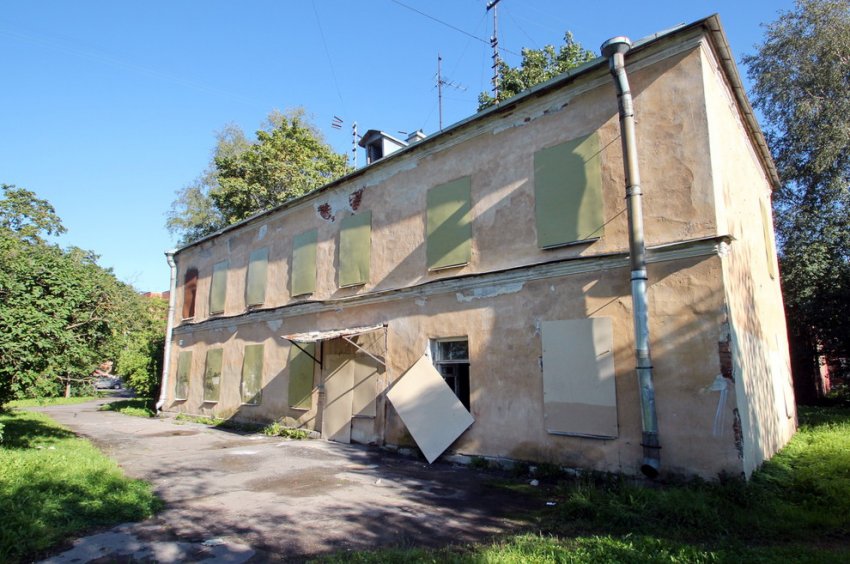 Старинный дом на Константиновской в Петергофе капитально ремонтируют - «Свежие новости строительства»