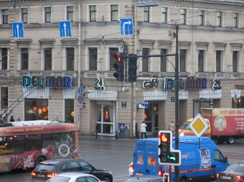 Аркаду на углу Невского и Садовой самовольно застроили рестораном - «Свежие новости строительства»