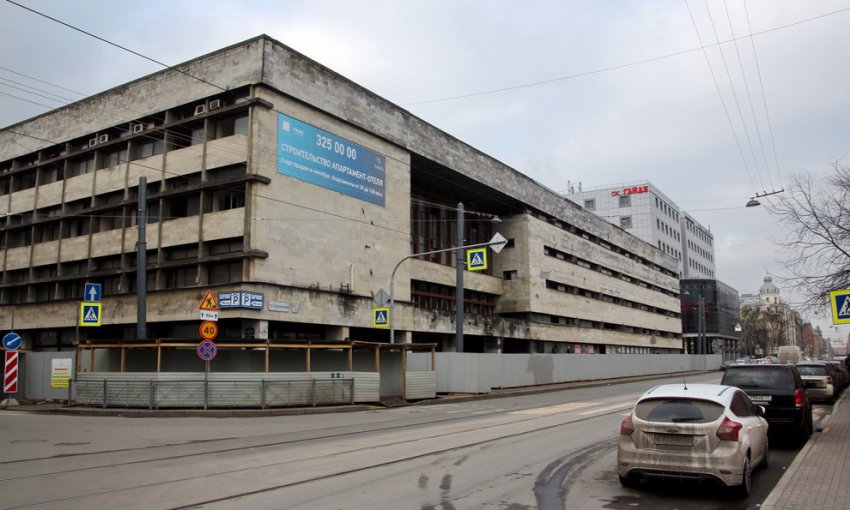 На Херсонской приступили к сносу паркинга для стройки апарт-отеля - «Свежие новости строительства»