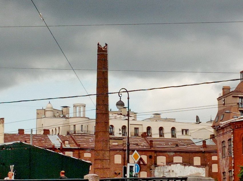 На Карповке начался демонтаж дореволюционной дымовой трубы - «Свежие новости строительства»