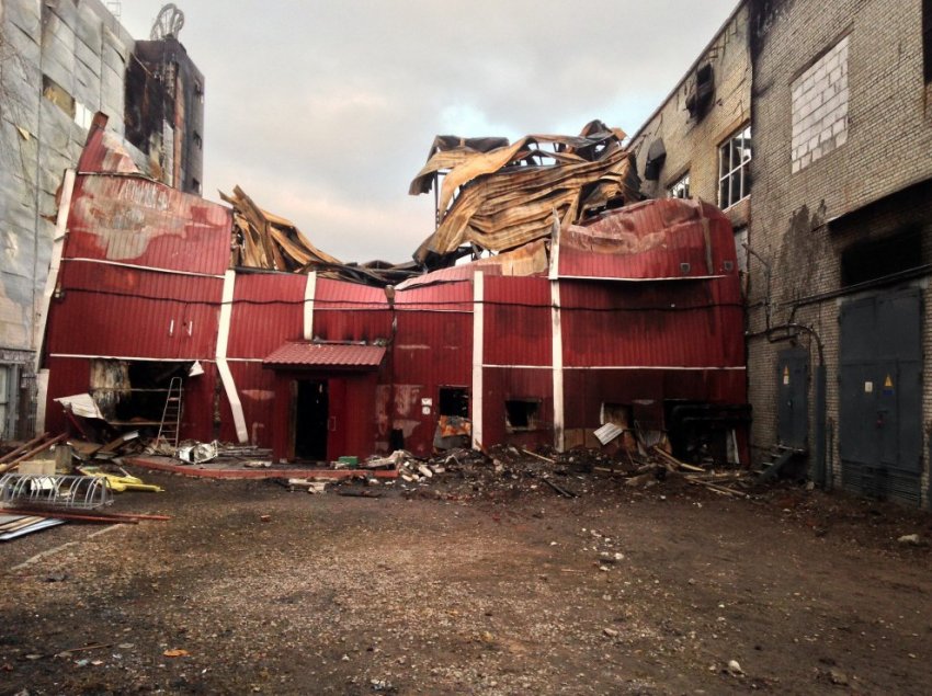 Во дворах на Литовской улице снесли сгоревший скалодром - «Свежие новости строительства»