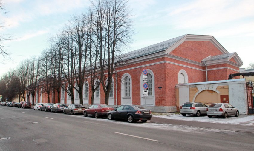 Манеж Уланского полка в Петергофе отремонтировали под спорткомплекс - «Свежие новости строительства»