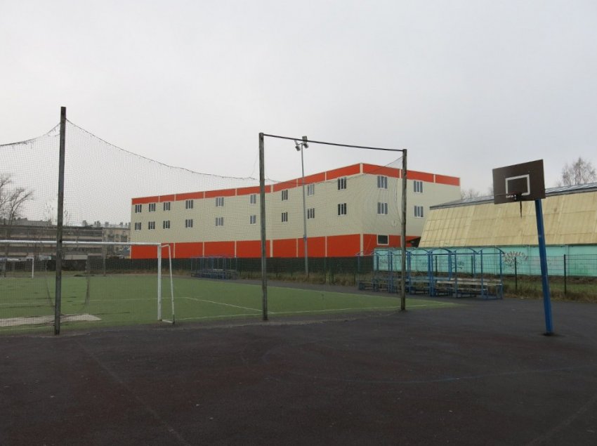 Вдоль железной дороги на Ткачей построили коробку административного здания - «Свежие новости строительства»