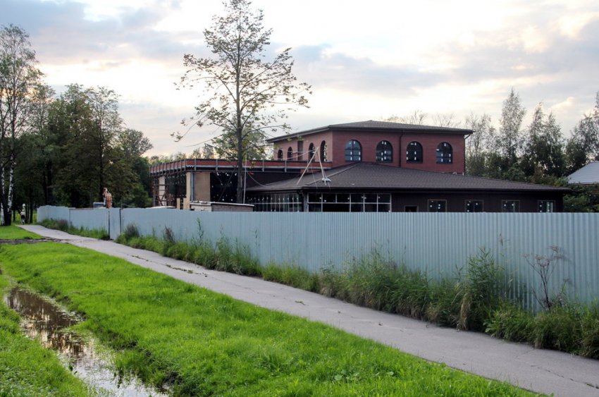 В Стрельне на Санкт-Петербургском шоссе построили ресторан - «Свежие новости строительства»