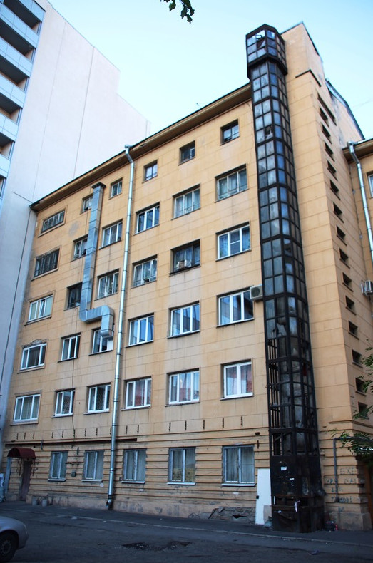 Жители одной из квартир в доме на Грота построили личную трубу - «Свежие новости строительства»