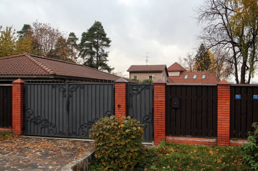 В Ольгине на улице Коммунаров снесли деревянный памятник архитектуры - «Свежие новости строительства»