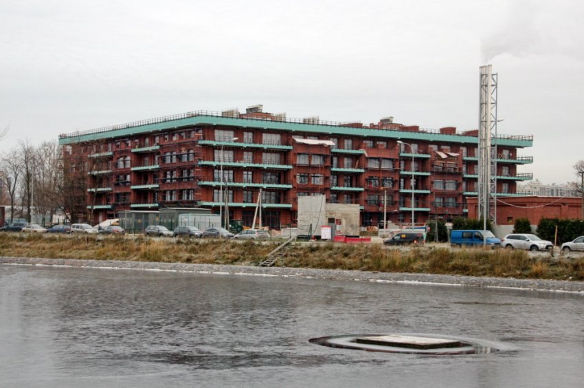 На набережной Гребного канала завершили строить «яхт-клуб» - «Свежие новости строительства»