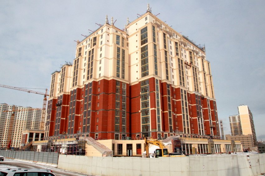 На углу улицы Дыбенко и Дальневосточного достроили жилой дом - «Свежие новости строительства»