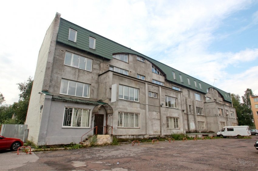 Во дворах у площади Конституции снесли административное здание - «Свежие новости строительства»