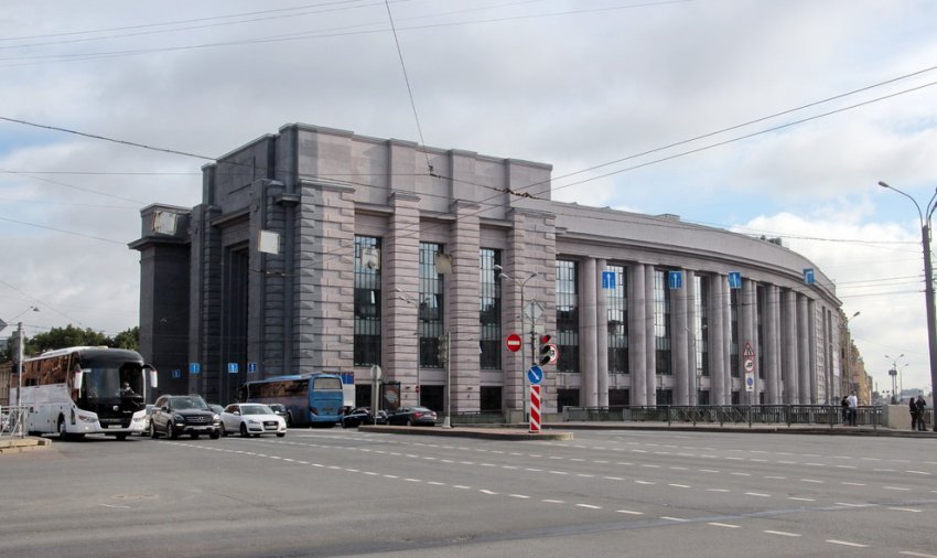 Фрунзенскому универмагу возвращают темно-серый цвет фасадов - «Свежие новости строительства»