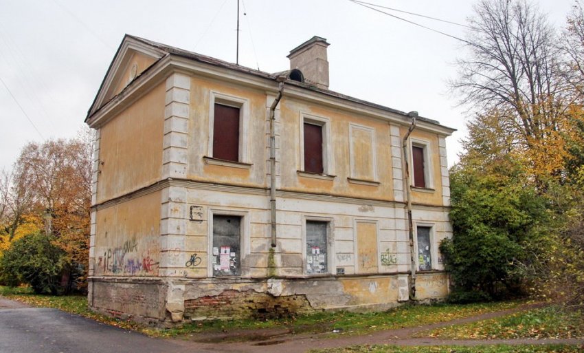 В Петергофе капитально отремонтировали дом на Никольской - «Свежие новости строительства»
