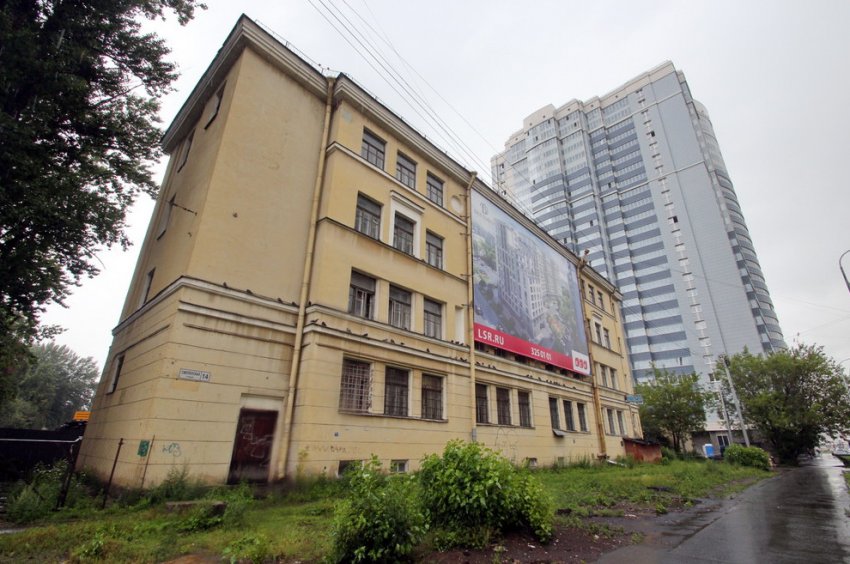 Школу на Смоленской улице частично снесли, а вскоре разберут полностью - «Свежие новости строительства»