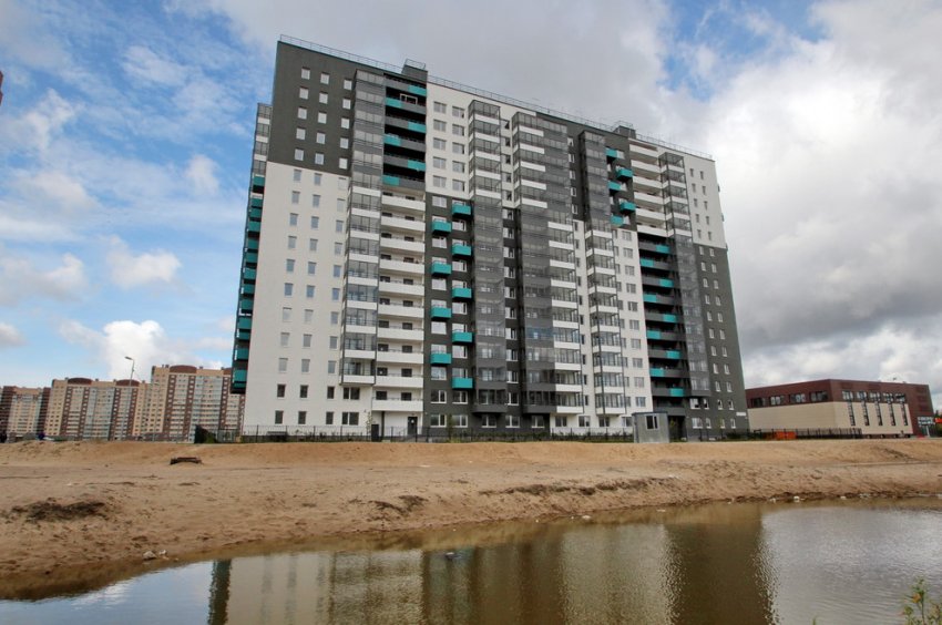 Вдоль Складской улицы сдали два жилых дома с яркими квадратиками - «Свежие новости строительства»