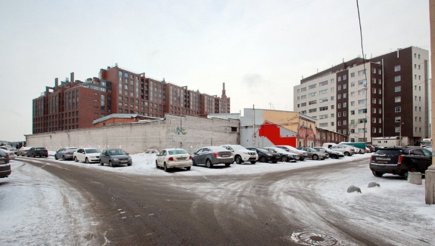 Во дворах на Большеохтинском сносят советско-дореволюционное здание - «Свежие новости строительства»