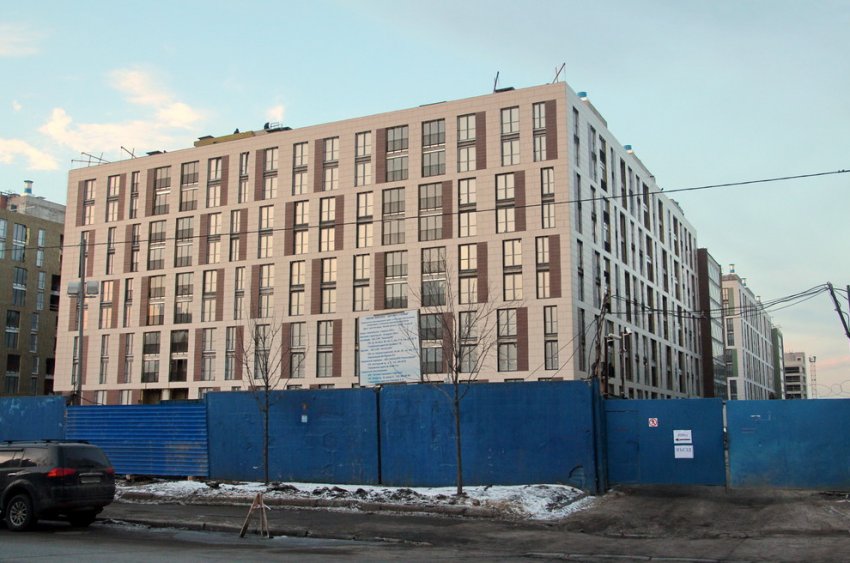 Типовое жилье на Кременчугской закрыли неоклассической новостройкой - «Свежие новости строительства»