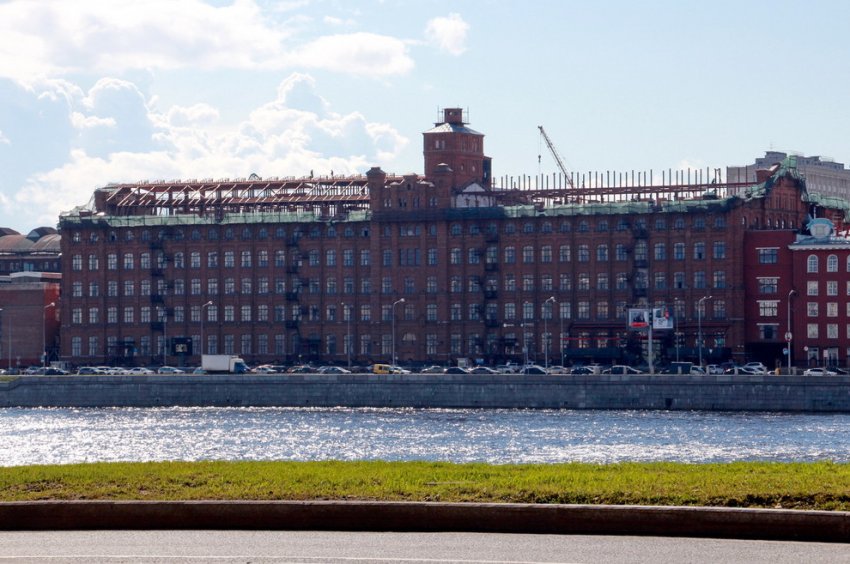 Невской мануфактуре на Синопской набережной делают мансарду - «Свежие новости строительства»