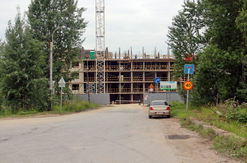 В Усть-Славянке жилой дом строят посреди Советского проспекта - «Свежие новости строительства»