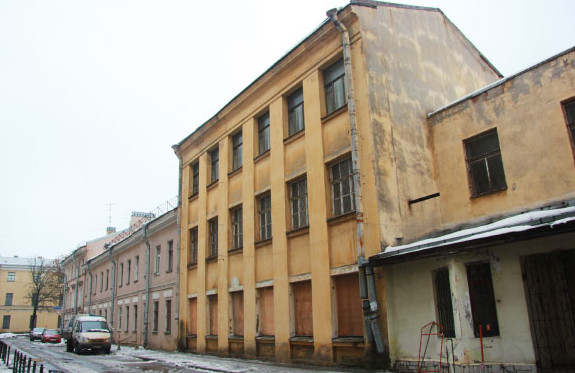 На Лейтенанта Шмидта, 21, начался снос флигелей под жилье - «Свежие новости строительства»