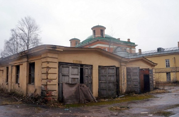 Во дворе Конюшенного ведомства снесли два старинных флигеля - «Свежие новости строительства»