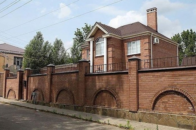 Генпрокурор России пообещал выселить ставропольского чиновника из особняка за 17 млн рублей - «Недвижимость»