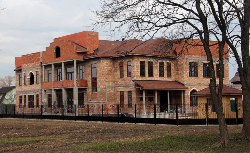 Возле Арки Победы в Красном Селе строят мусульманский жилой дом - «Свежие новости строительства»