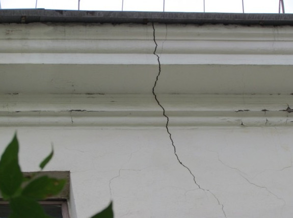 Жители: дом-памятник на Лейтенанта Шмидта, 19, пошел трещинами - «Свежие новости строительства»