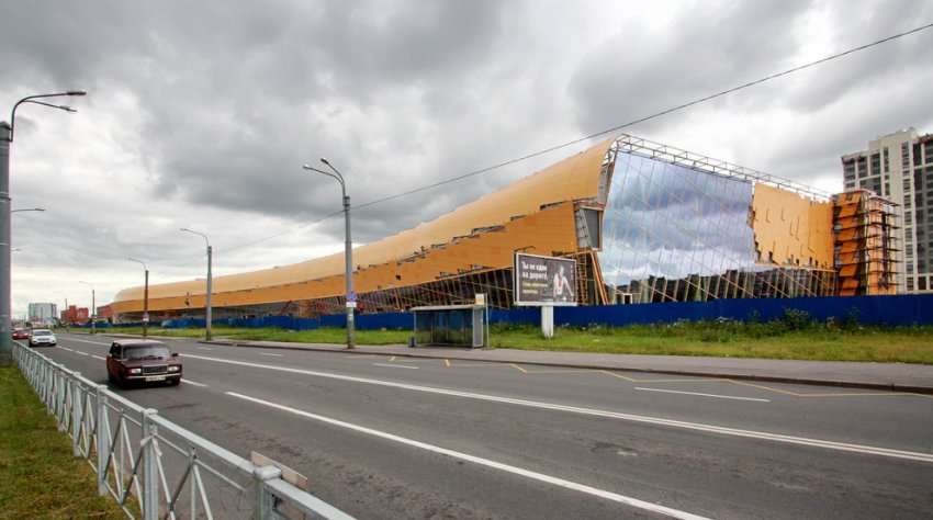 На улице Фучика мебельный торговый комплекс сдали недоделанным - «Свежие новости строительства»