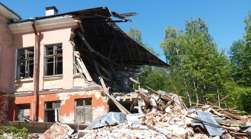 В Павловске на территории войсковой части снесли столовую - «Свежие новости строительства»