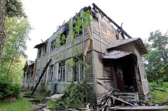 Смольный готовится к сносу старинной деревянной школы в Сестрорецке - «Свежие новости строительства»