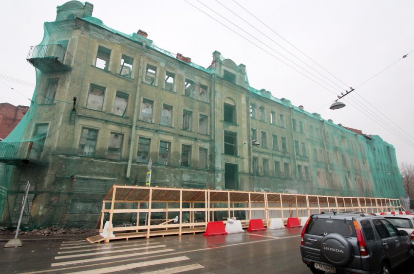 На углу Корпусной и Пионерской ради пенсионеров сносят старинный дом - «Свежие новости строительства»