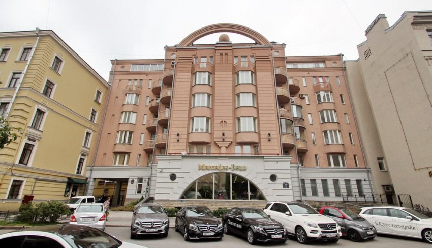 С жилого дома в Крестьянском переулке убрали декоративную арку - «Свежие новости строительства»