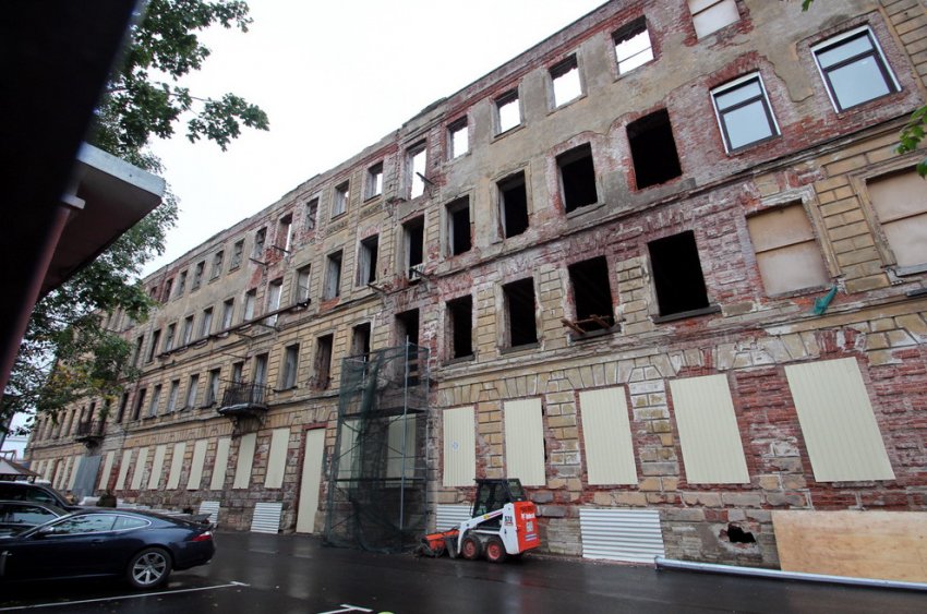 В Державинском переулке сносят старинное заброшенное здание - «Свежие новости строительства»