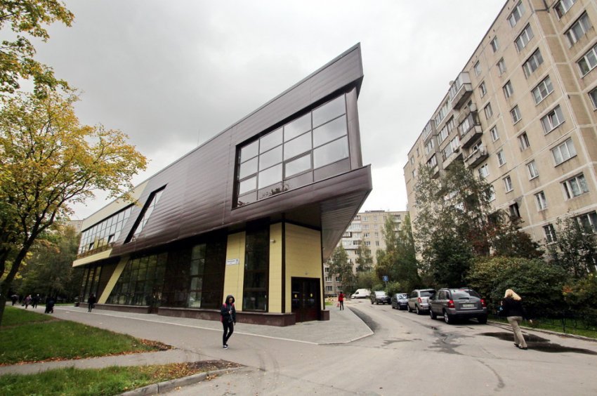 На улице Олеко Дундича построили торговый центр с острым углом - «Свежие новости строительства»