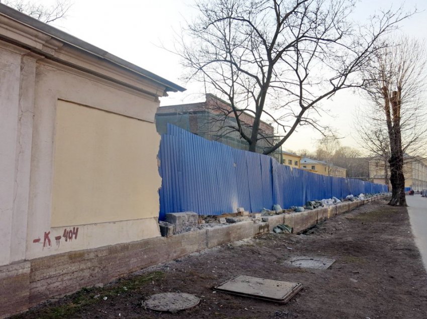 На Введенском канале снесли памятник архитектуры — больничную ограду - «Свежие новости строительства»