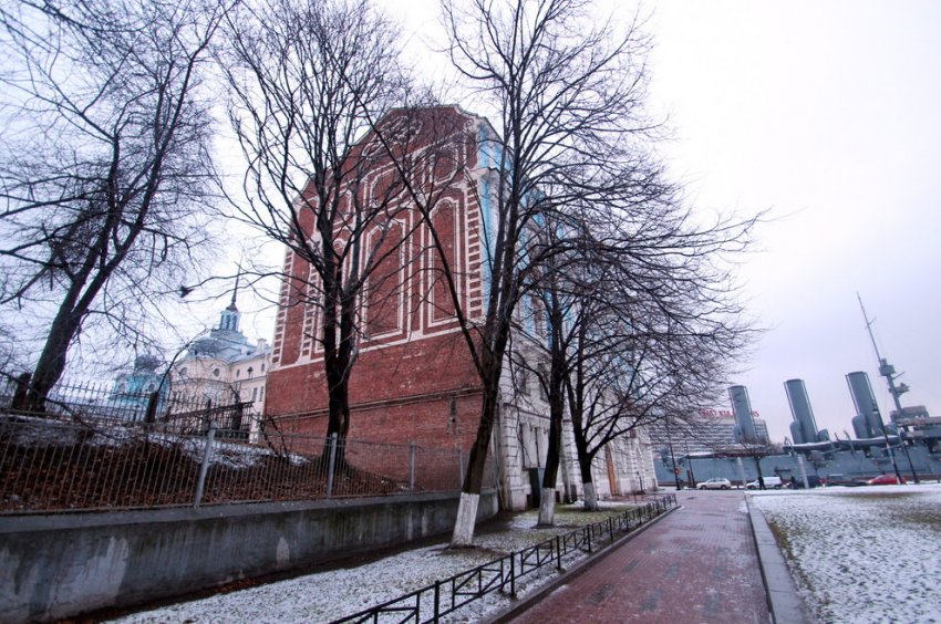 На Пеньковой улице ради Нахимовки снесли старинный резервуар для воды - «Свежие новости строительства»