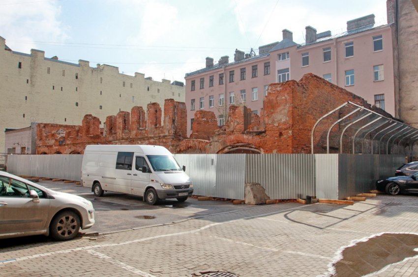 Руинированный флигель на Фонтанке разобрали наполовину - «Свежие новости строительства»