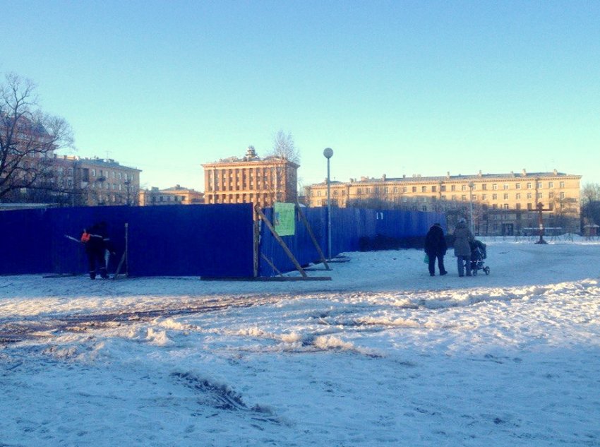 В Ломоносовском саду начинается строительство временной часовни - «Свежие новости строительства»