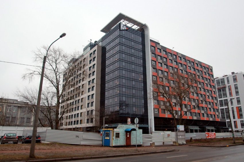 На улице Грибалевой завершили строить жилой дом с козырьком - «Свежие новости строительства»